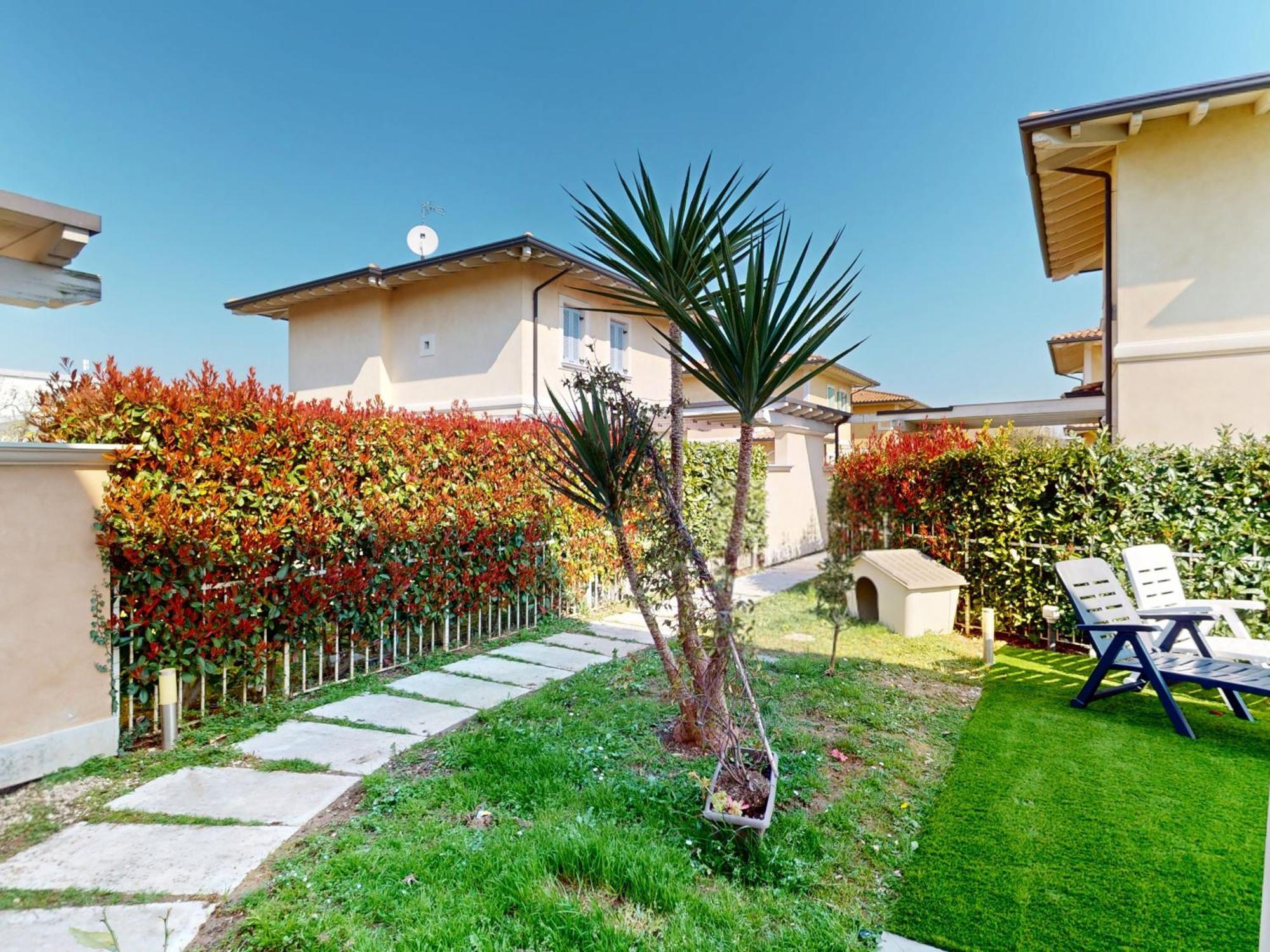 Villa Dolcevita By Bookinggardalake Manerba del Garda Exterior photo